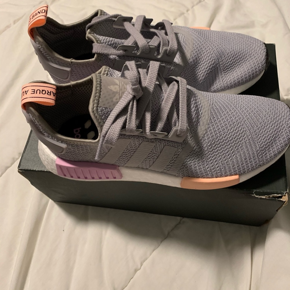Adidas NMD R1  NEW